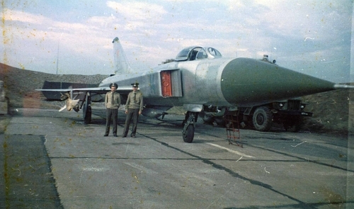 Soviet 166th Fighter Air Regiment PVOs Su-15 Flagon-D with R-8M 'AA-3 'Anab' was a medium-range air-to-air missile and GP-9 gun container in 1981.