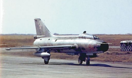 217th Fighter Bomber Air Regiment's Su-7U Moujik at Mary, Photo: Mir Aviacia no.22