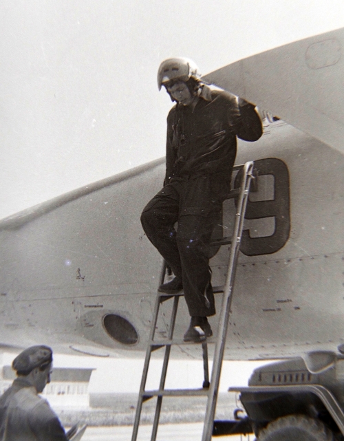 The 48th independent Guards Reconnaissance Air Regiments MiG-25RB Foxbat-B at the Kolomija airport in the middle of the seventies. Photos: Denys Tomenchuk collection