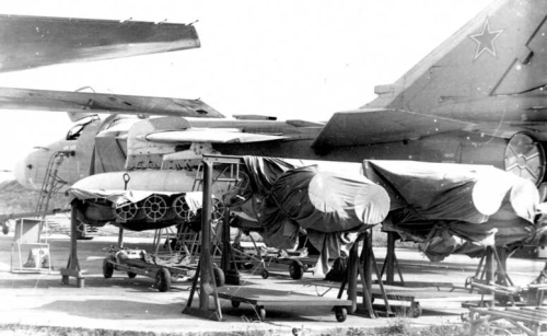 USSR Air Force's 7th Bomber Air Regiment, Starokonstaninov ground crew front of his Su-24M Fencer-D