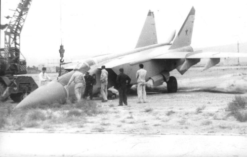 Rescue MiG-25P Foxbat-A after overrun at the Nasosnaya airport