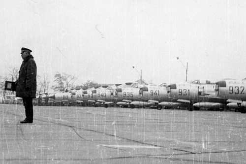 The Bulgarian Air Forces 19th Fighter Air Regiments MiG-19PM Farmer-E interceptors. Behind a regiments MiG-21M Fishbed-J tactical fighters at Graf Ignatievo. Source: pan.bg Retrospotters