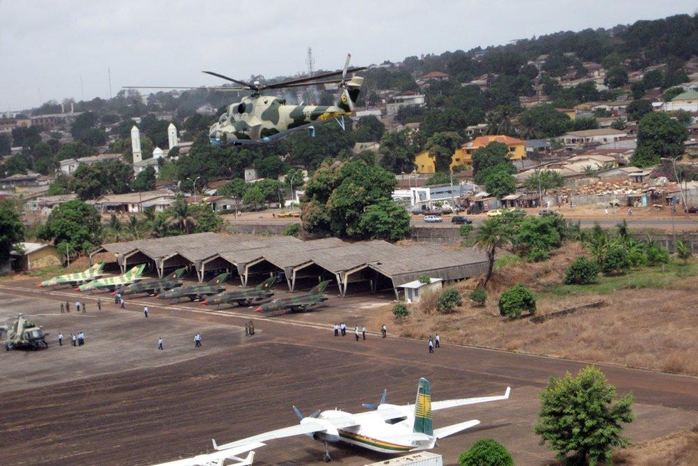 Force Aerienne de Guinea MiG-21UM